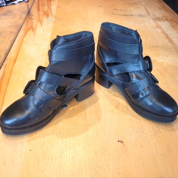 7.5 US TOPSHOP black all Leather Marco Buckle ankle Boots. - Picture 6 of 11